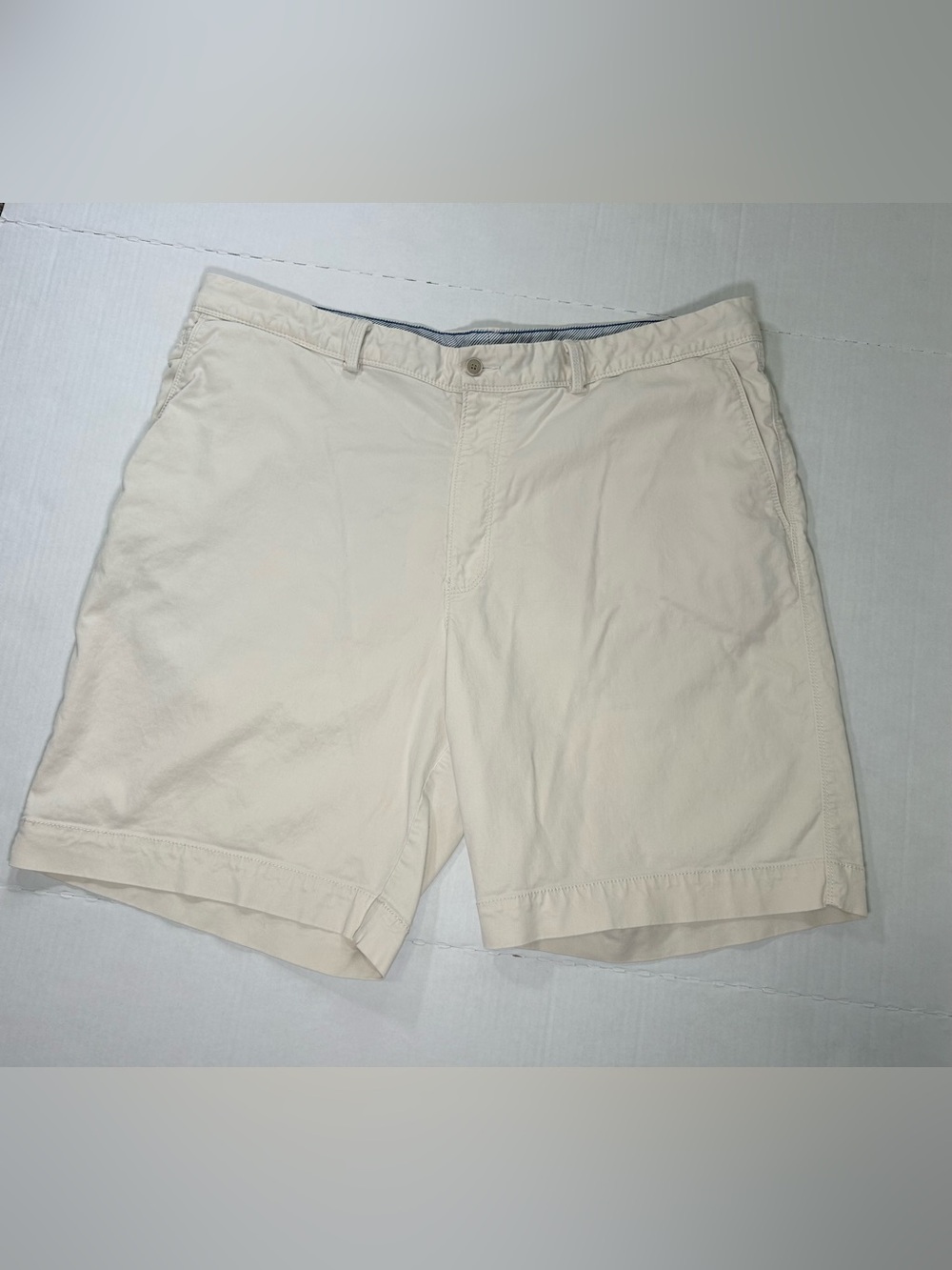 Tommy Bahama Men’s Chino Shorts Minimalist Vacation Golf Cream Off White Soft
